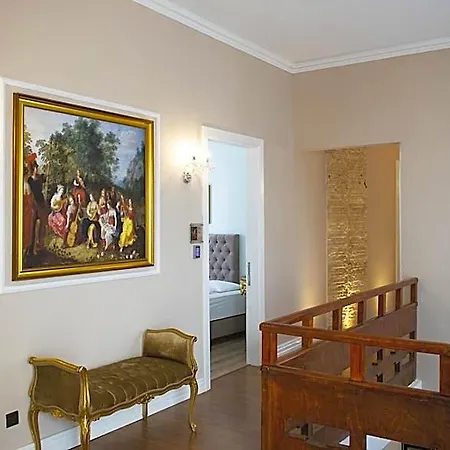 9 Muses Hotel