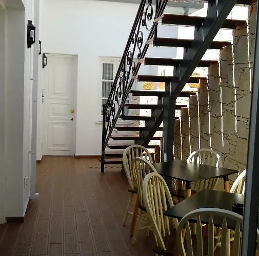 9 Muses فندق لارنكا