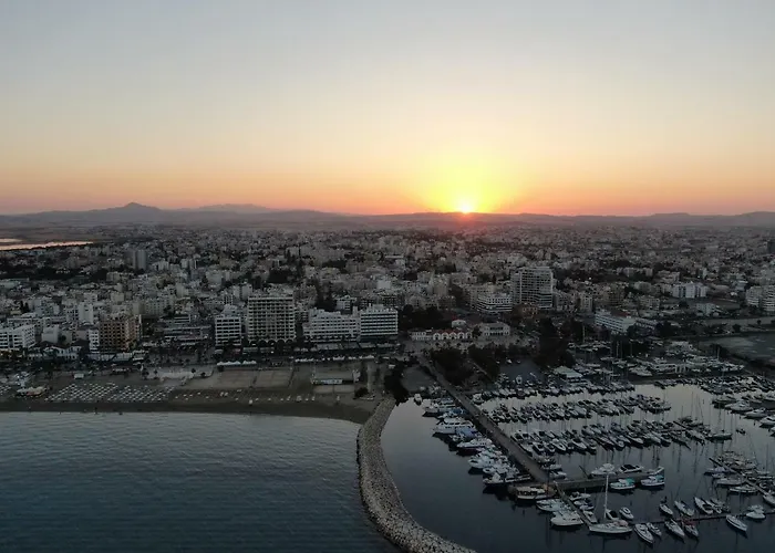 Готель 9 Muses 3*